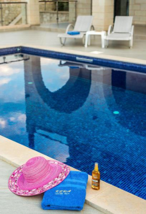 Гостиница Luxury Villa in Kera  Альмирида